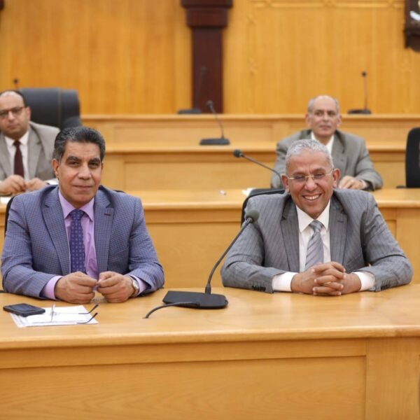 د راشد ود محمد عبد العال بمجلس الجامعة